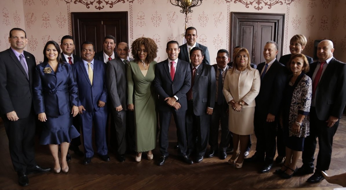 Los nuevos gobernadores fueron juramentados por el ministro de Gobierno, Carlos Romero Montenegro. Foto @MinGobPA