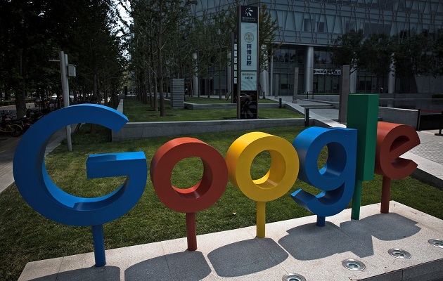 Google halló que en 2018 varios de sus trabajadores varones recibieron un salario inferior al de sus compañeras. Foto/EFE