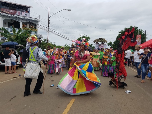 Durante toda la semana, se llevaron a cabo múltiples concursos -infantiles, juveniles y en versión adulta de décima escrita y cantada, saloma y grito, de indumentaria folclórica, de tambor, acordeón y toque de mejorana. Foto/Thays Domínguez