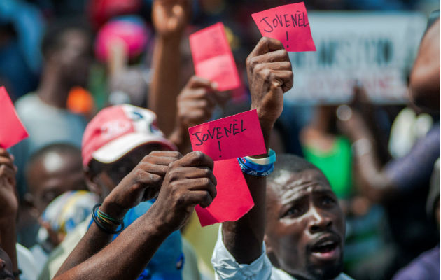 Personas se manifiestan contra el presidente, Jovenel Moise. Foto:EFE.