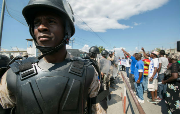 Tras la multitudinaria protesta del domingo pasado en contra de la corrupción en la que un sector de la oposición también exigió la renuncia del presidente Moise, la mayoría de la población ha optado por permanecer desde el lunes en sus casas.