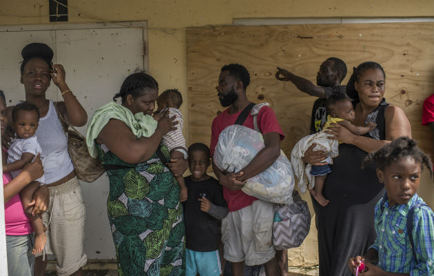 Inmigrantes haitianos que sobrevivieron el huracán “Dorian” fueron evacuados a Nassau, Bahamas. Muchos perdieron todo. Foto/ Daniele Volpe para The New York Times.