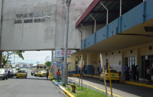 El sospechoso fue llevado al hospital de Colón. Foto: Diómedes Sánchez.