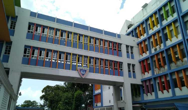 La fachada del Hospital del Niño se mantiene con colores vivos haciendo referencia  a la llegada y atención de niños al lugar. Foto: Panamá América