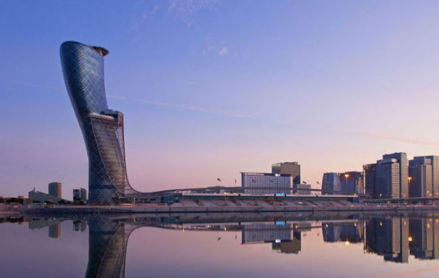 El hotel más inclinado del mundo es el Hyatt Capital Gate, en Abu Dabi. /Foto: Efetur