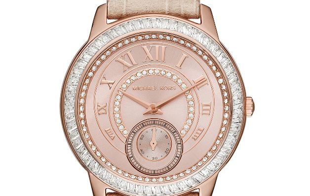 Michael Kors: El reloj es el complemento perfecto para tu 'outfit'. La firma lanzó este hermoso ejemplar en la temporada de las festividades navideñas.