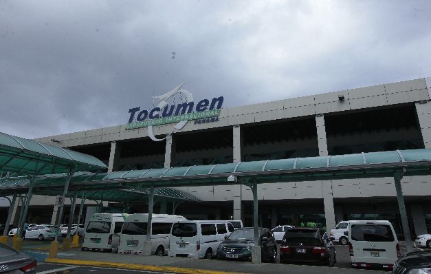 Joseph Fidanque, gerente de Tocumen S.A., aparece como director en varias empresas que han recibido contratos directos en su administración. 