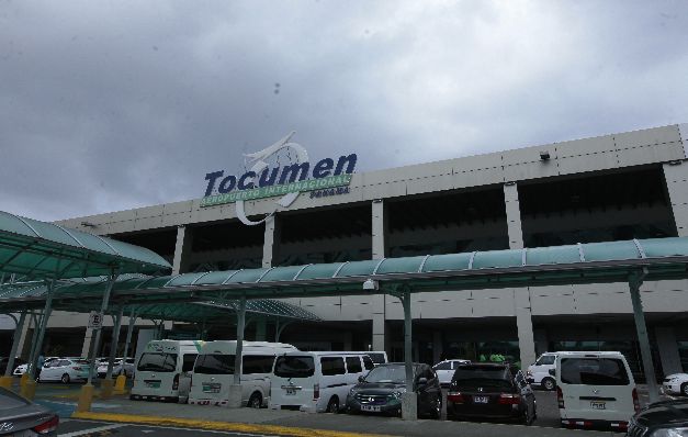 Joseph Fidanque, gerente de Tocumen S.A., aparece como director en varias empresas que han recibido contratos directos en su administración.