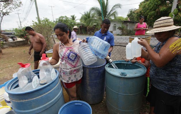 Panameños exigen promesa de dotar de agua a sus comunidades.  /  Archivo