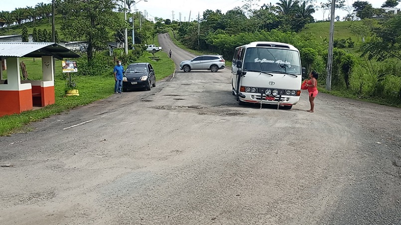 Algunas calles y cunetas al no estar terminadas se han ido deteriorando.uno alt