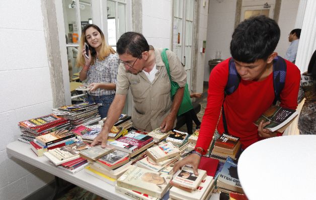 También tuvieron la oportunidad de adquirir bibliografía en francés.