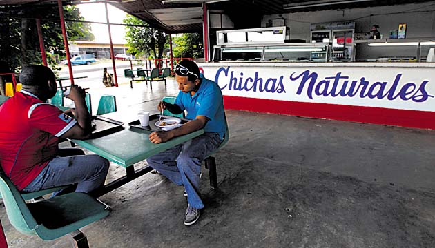 Hay quienes prefieren las comidas nacionales.
