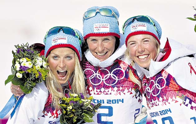 Bjoergen se convirtió en mito. Ganó la prueba de los 30 kilómetros de esquí de fondo, en la que Noruega copó un podio al que también subieron Therese Johaug y Kristin Stoermer Steira. Y, de esta forma, repitió los tres oros que había logrado hace cuatro años en Canadá.