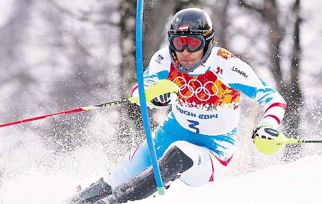 Mario Matt, que ya era doble campeón mundial, logró ayer la victoria más importante de su larga carrera -en la que la primera y la última de sus quince victorias en Copa del Mundo están separadas por catorce años- al liderar un doblete austriaco en esquí alpino.