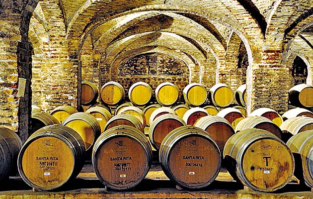 Construida en la época colonial y sus cavas de maduración subterráneas, a finales del siglo XIX.