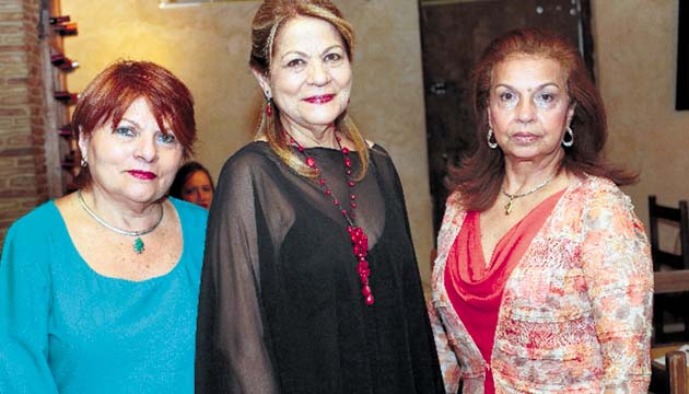 Elsa Orfila, Mary Luz Tribaldos y Carmen Cecilia Capriles.