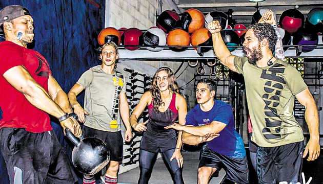 El secreto del grupo del gimnasio Reebok CrossFit PTY es que más que compañeros son una familia.
