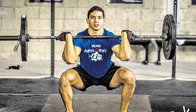 Christian Cuéllar, que competirá en el regional de Reebok CrossFit Games 2014, se entrena diariamente en el gimnasio. La rutina diaria de ejercicio dura una hora y hora media.