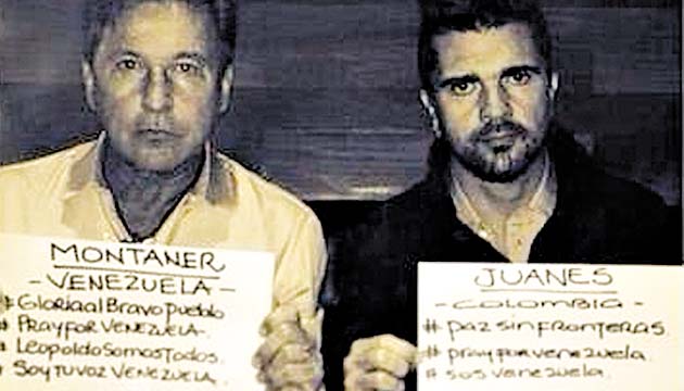 Ambos artistas pedían la paz, en sus letreros.