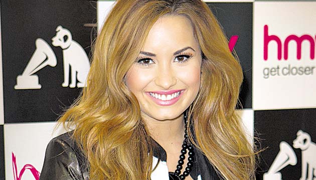 Demi Lovato pidió en Twitter rezar mucho.