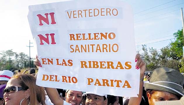 Con pancartas expresaban su oposición al pretendido proyecto. (Thays Domínguez )
