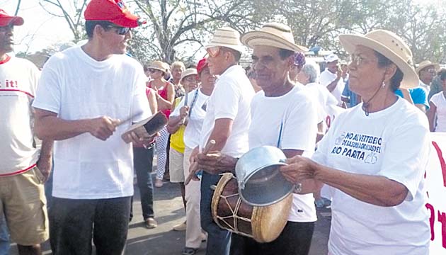 Al ritmo del tamborito, los manifestantes coreaban consignas. (Thays Domínguez )