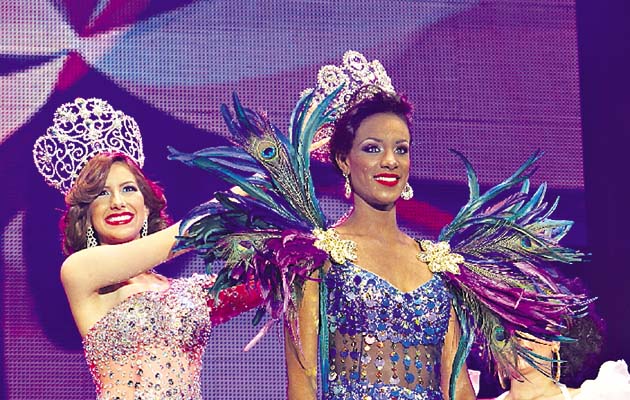 Con la coronación de María Lourdes se inició la farra capitalina.