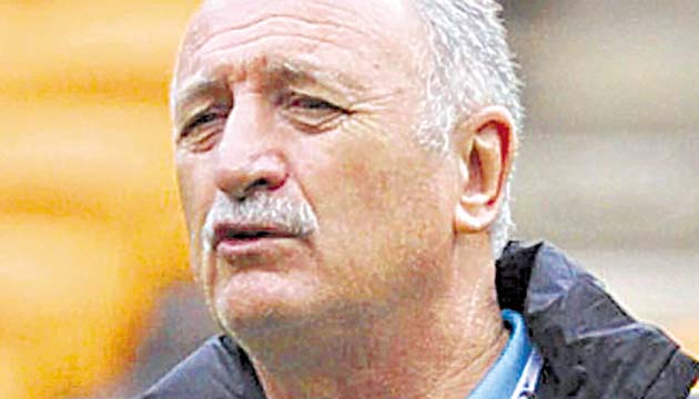 Luiz Scolari Técnico de Brasil. No fue un partido fácil. El marcador no resume cómo fue el partido. Sudáfrica jugó bien, movieron el balón bien. Son un buen equipo y es una sorpresa que no vayan a estar en el Mundial. La diferencia está en que Brasil tiene jugadores muy especiales... Estamos contentos, pero hay algunas cosas sobre las que tenemos que trabajar”.