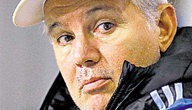 A. Sabella Técnico de Argentina. “La mayoría de los integrantes de la selección jugaron el domingo y vienen haciéndolo seguido... En la previa del Mundial estaremos mejor.... En el primer tiempo tuvimos más jugadas individuales que colectivas y en el segundo fue al revés... El equipo rumano se agrupó bien atrás, juntó mucha gente y era difícil jugar”.