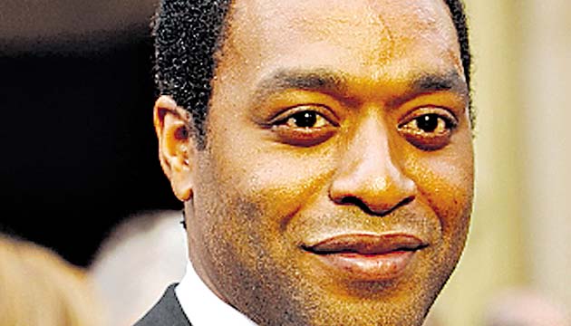 Chiwetel Ejiofor - Solomon Northup. Ganó el premio Óliver al mejor actor por su papel de Otelo. También, fue nominado al Premio Orange a la estrella emergente de los Premios BAFTA. Intervino en “Pisando fuerte”, que abrió el Festival de Sundance 2006. En 2007, terminó de rodar “Tonight at noon”, con Connie Nielsen y Lauren Ambrose, de Michael Almereyda.