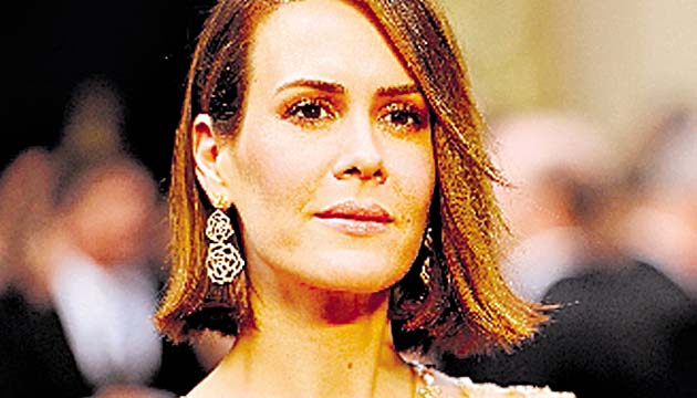 Sarah Paulson - Mary Epps. Nominada al Emmy 2013 por su rol de Lana Winters en American Horror Story: Asylum. Interpretó a la medium Billie Dean Howard en American Horror Story: Murder House, apareciendo brevemente en dos episodios. Interpretó a la periodista, Lana Winters, en la serie American Horror Story: Asylum que acabó en enero de 2013.