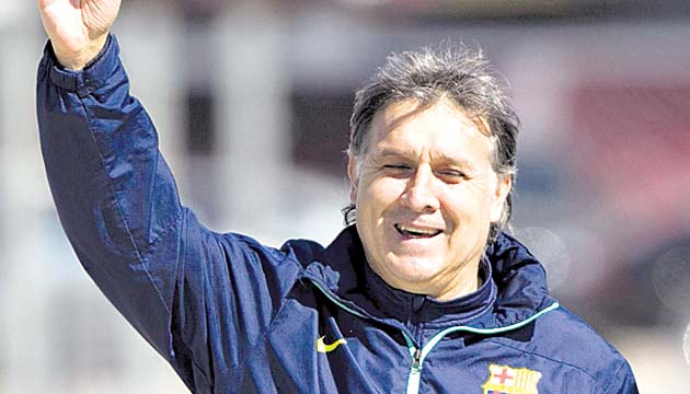 Gerardo Martino a su llegada a la conferencia de prensa ayer.(EFE)