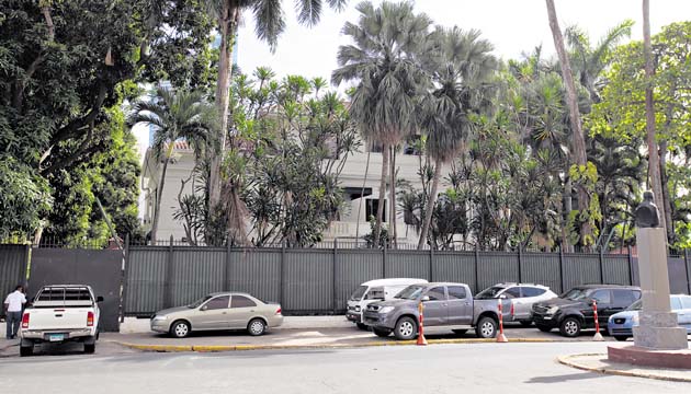 Con instalación propia El Centro Ann Sullivan de Panamá está en un histórico inmueble que fuera residencia de la Embajada británica, traspasado en primera instancia al Ministerio de la Presidencia, pero ahora en trámites de finiquito para que oportunamente pase a ser propiedad del centro.