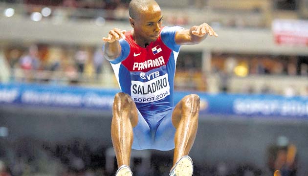 Irving Saladino ya no es la gran promesa del oro para Panamá en los X Juegos Sudamericanos. Esto se debe a su infructuosa participación en Polonia, por lo que las expectativas recaen ahora en otros atletas.( EFE)
