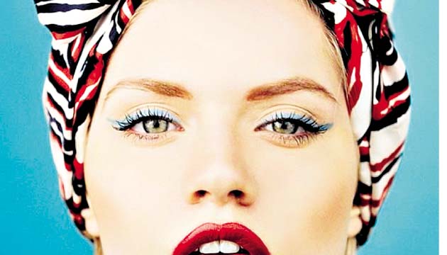 Puedes darle vida a tus labios con el rojo. Enamora con esta banda.()
