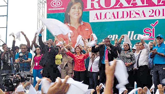 Los candidatos gastan en eventos, cuñas y material promocional.(Archivo)