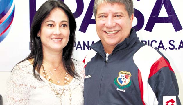Hernán Darío Gómez vino acompañado de su esposa.(Anayansi Gamez)
