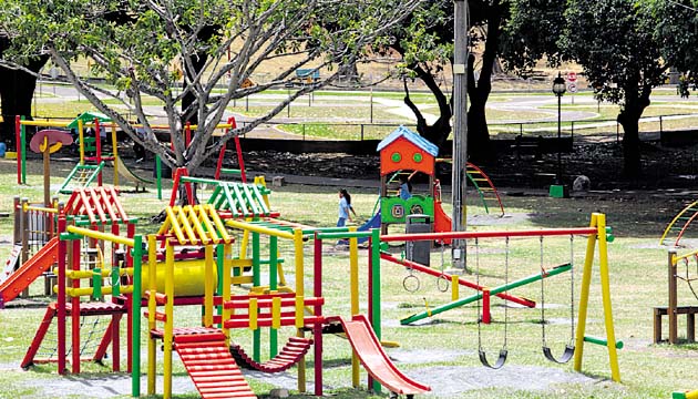 Juegos infantiles: Siendo un sitio familiar, los niños son prioridad en el Parque Omar. De modo que, además de reparar los espacios de diversión existentes, se construyeron nuevos juegos infantiles. También hay baños para niños y un parque infantil temático (ver nota relacionada).