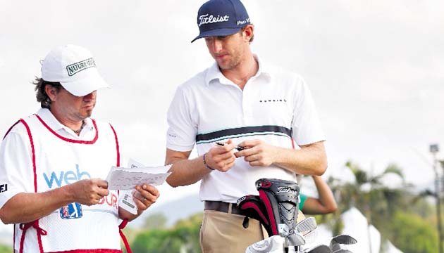 Nueva compañía. Kevin ganó en 2013 con su hermano Mike como “caddie”, y este año no vino, porque, según el vigente monarca, tenía algunos asuntos que atender.