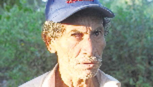 Somos 375 familias y no tenemos agua. Todos tenemos que buscarla aquí, en el pozo. A veces uno viene con el tanque y no encuentra nada. Queremos ver si nos ayudan