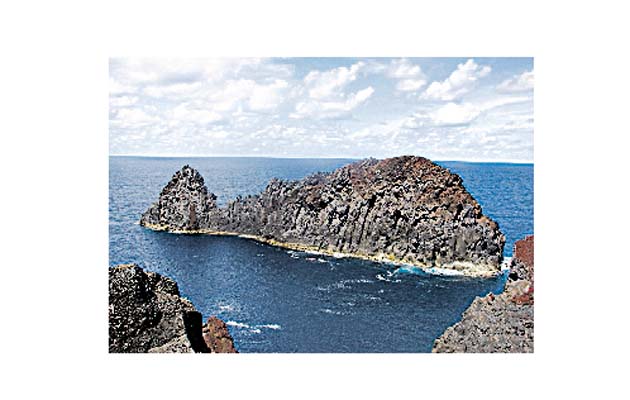 Excepcional para la práctica del buceo y pesca, tiene una conexión con el mar que propicia la exploración de la costa en kayak o en barco. Las bahías de Santa Cruz, de Folga y Praia se prestan para el remo, la vela o el 'windsurf.'