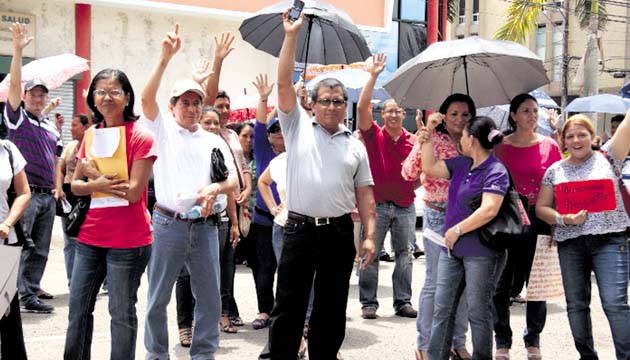 Propuesta de marcha. A pesar de que la propuesta empezó a caminar en la provincia de Chiriquí, los gremios magisteriales realizaron la tarde de ayer una marcha en rechazo a las condiciones del aumento de salario.()
