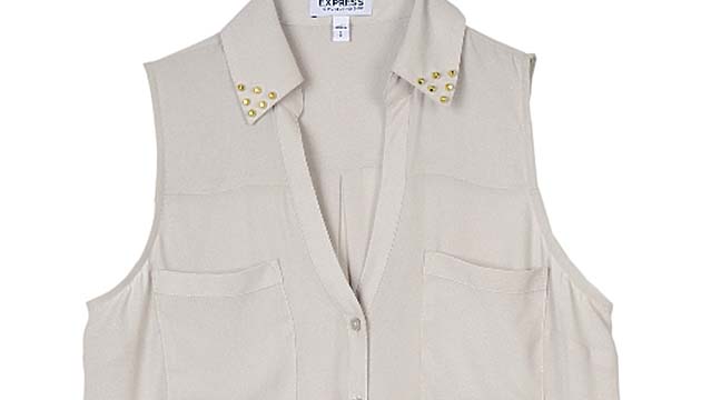 Express. Para las tardes calurosas, esta blusa sin mangas es la indicada. Contiene detalles en color dorado en los picos del cuello. Sencilla y cómoda.