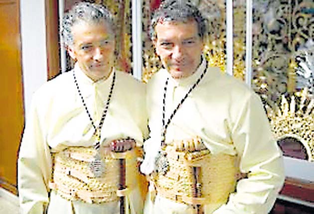 El renombrado actor junto a su hermano Javier.