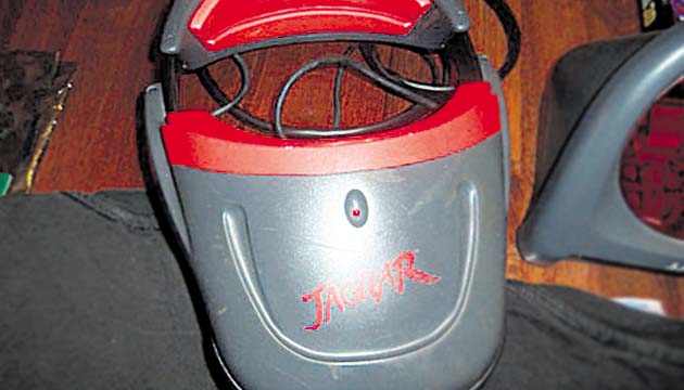 Jaguar VR de Atari. Atari decidió probar suerte luego de Nintendo, pero el Jaguar VR nunca pasó de ser solo un prototipo y se dice que los dispositivos de gama alta y baja fueron destruidos.