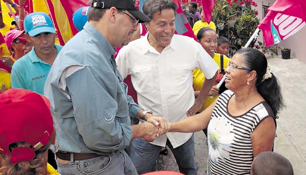 José Domingo estuvo acompañado de candidatos a diferentes puestos de elección.(Cortesía)