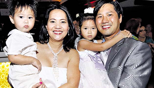 3. Robin Yee, Lilia Liu de Yee, Rachel Yee y Rogelio Yee.