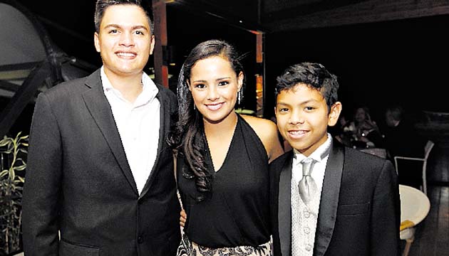 5. Diego Martes, Rebeca Yee y Roy Méndez Yee.