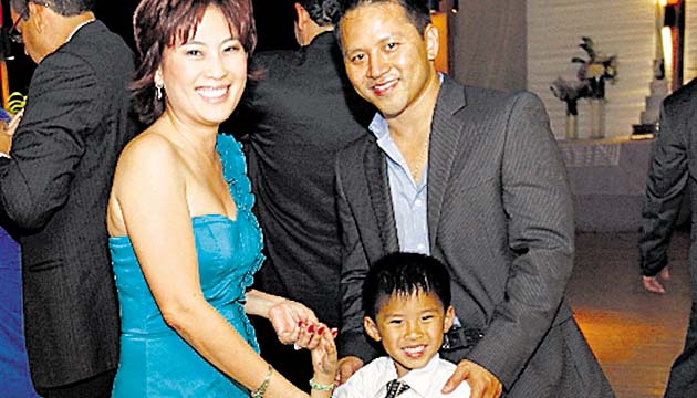 7. Mónica, Renzo y Raúl Yee.