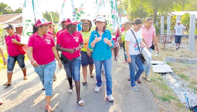 La alcaldesa Roxana Méndez realizó un recorrido por Pacora.(Cortesía)